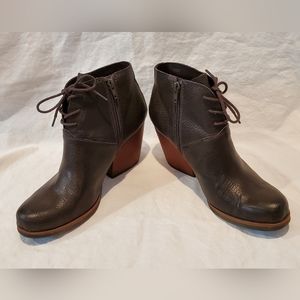 Korks By Kork-Ease Rossi 3" Heel Booties Pebbled Leather Charcoal Size 8.5 EUC